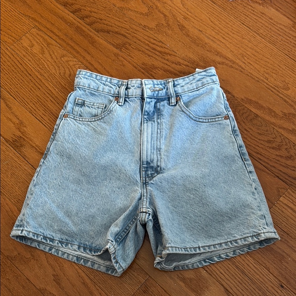 ZARA HW light blue Denim mom Shorts , size 2